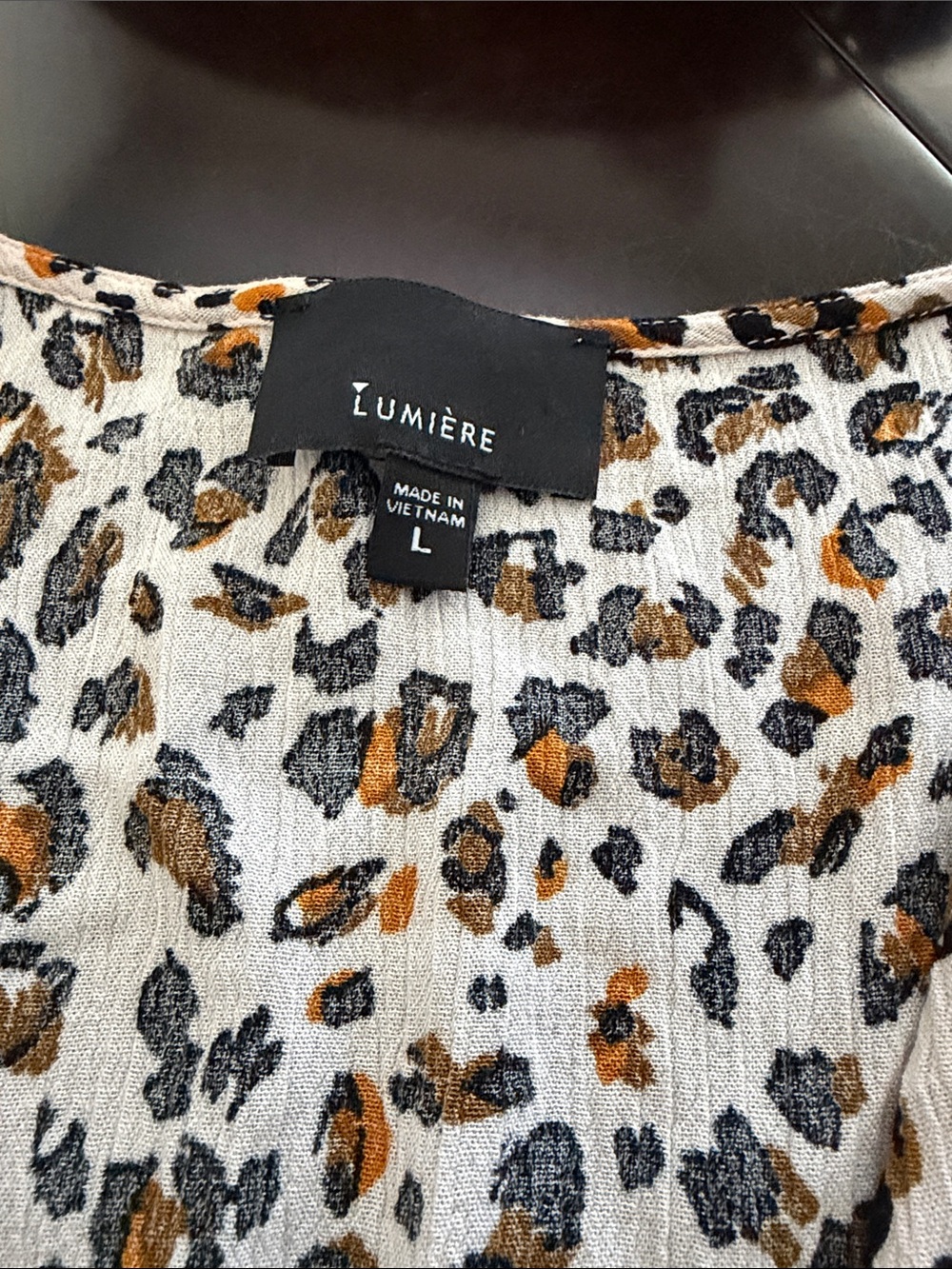 Cropped Leopard Print Button Front Top in Women’s Sz L - Picture 3 of 6